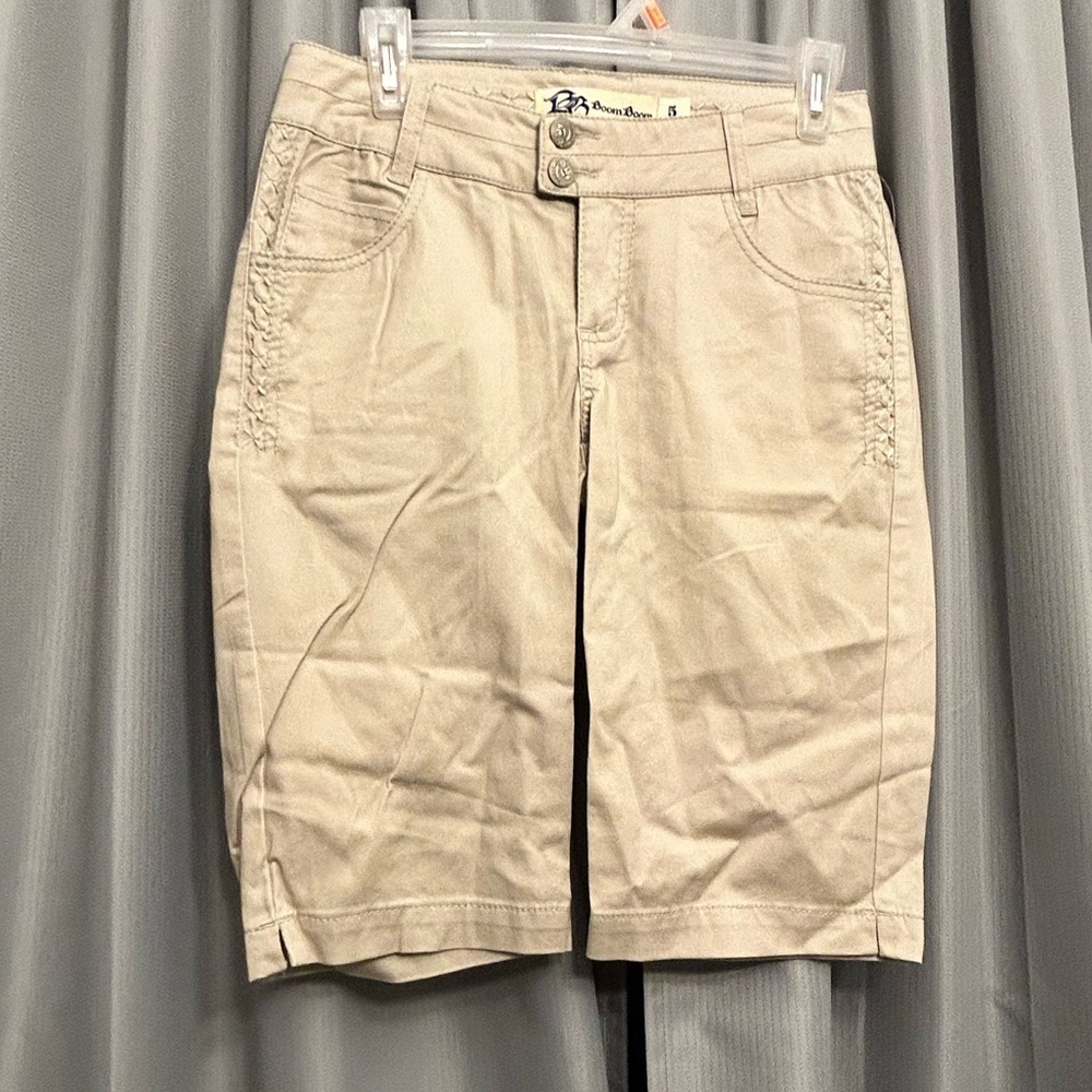 50%offw❤️ Boom Boom Jeans Women's khaki Denim Bermuda Shorts embroidered 5 NWOT